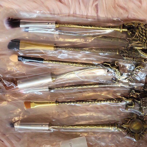 New Listing!! Brand New UNBRANDED GAME OF THRONES METAL MAKE-UP BRUSH SET-8 CT. - Picture 2 of 5